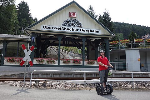 Bergbahn-Weihnachtsbahnhof-Tour im Schwarzatal
